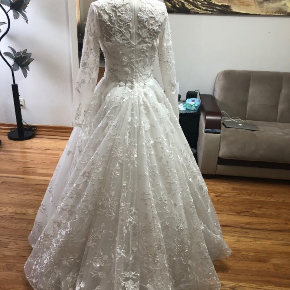 Exquisite European Modest Ivory/White Wedding Gown, Worn once (Size 4-6) - Picture 2 of 3